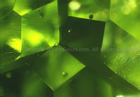 Birefringence in peridot (with polarising filter)